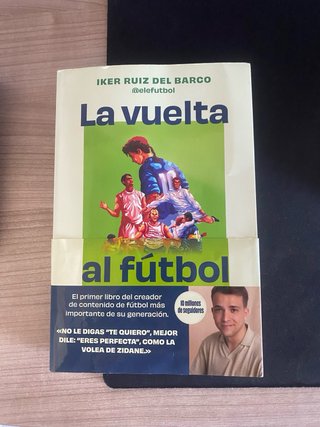 La vuelta al fútbol en 80 historias