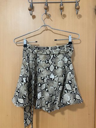 Falda pantalón Zara estampado serpiente