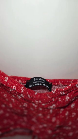 Blusa Bershka corta estampada floral roja