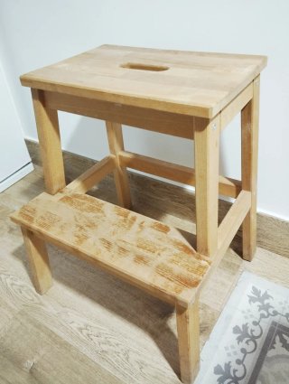 ESCALERA-TABURETE DE MADERA
