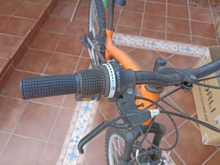 Bicicleta infantil naranja