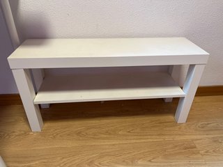 Estantería blanca de madera