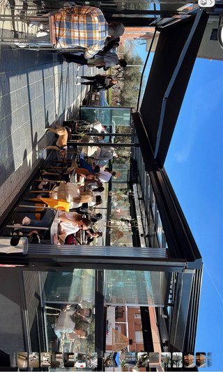 Terraza de restaurante acristalada con