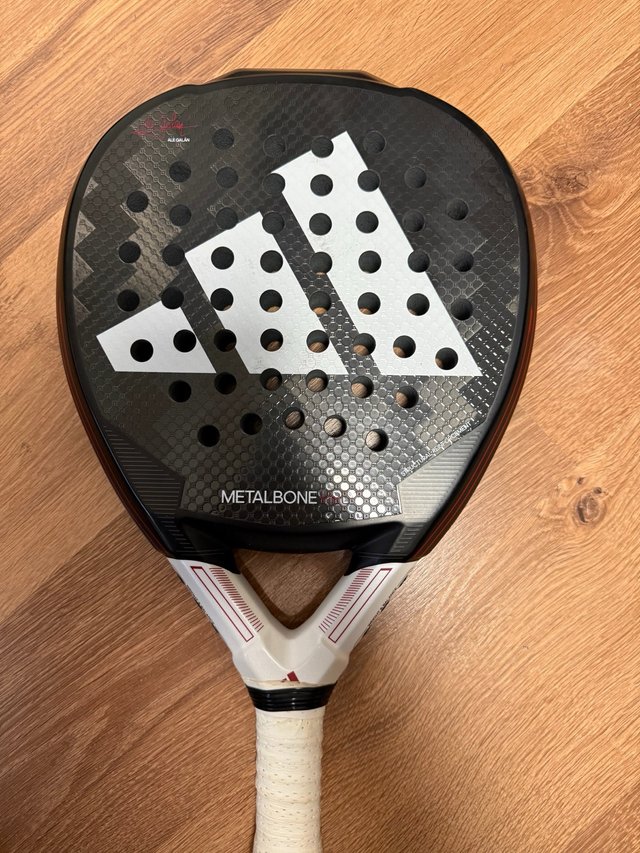 Foto del anuncio de segunda mano: Pala Adidas Metalbone Hard Ale Galán