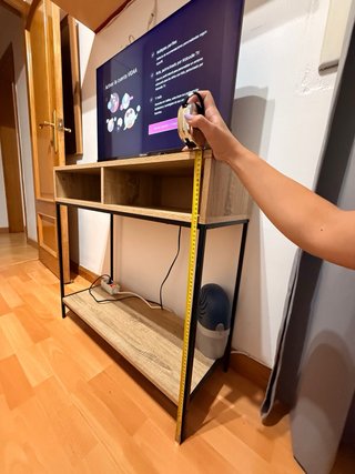 Mesa de madera. Mesa soporte o tv