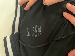 Pantalón corto Nike negro con cremallera