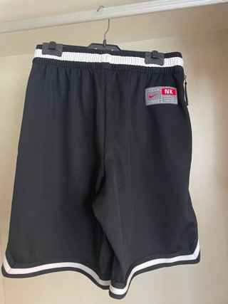 Pantalón corto Nike negro con cremallera