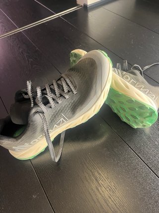 Zapatillas trail NNormal Kjerag grises/verdes