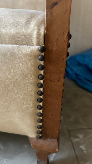 2 Butacas de madera color beige