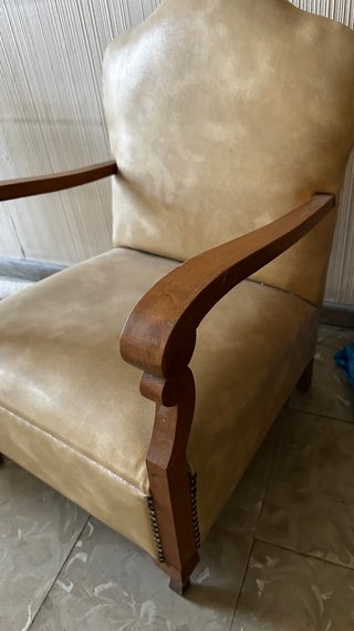 2 Butacas de madera color beige