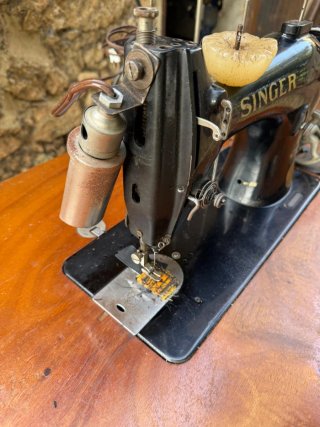 Máquina de coser Singer antigua