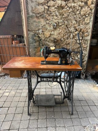 Máquina de coser Singer antigua