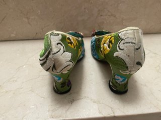 Zapatos de fallera
