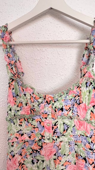 Vestido Zara midi flores talla S - escote cuadrado