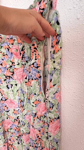 Vestido Zara midi flores talla S - escote cuadrado