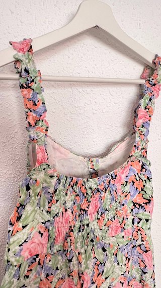 Vestido Zara midi flores talla S - escote cuadrado