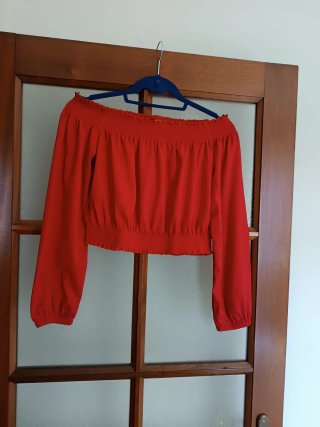 Top spalle scoperte manica lunga rosso