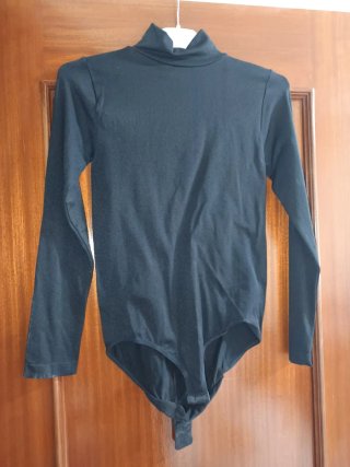 Body negro cuello alto manga larga
