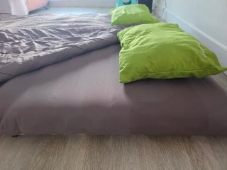 Colchón hinchable con saco y almohadas