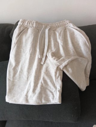 Pantalón corto cómodo beige/gris
