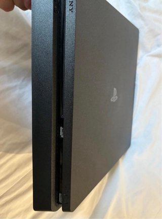 PlayStation 4 + 3 mandos de regalo