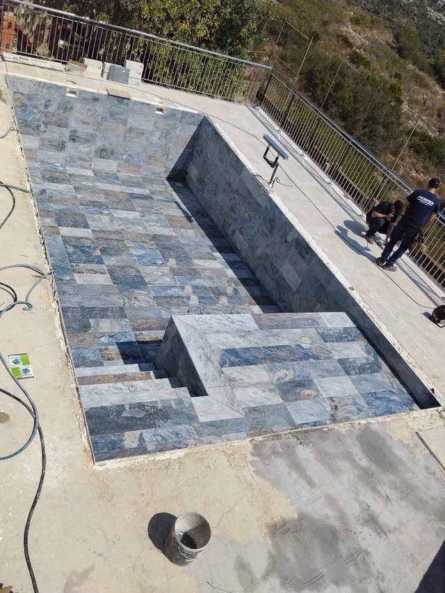 Piscina alicatados y fontaneria