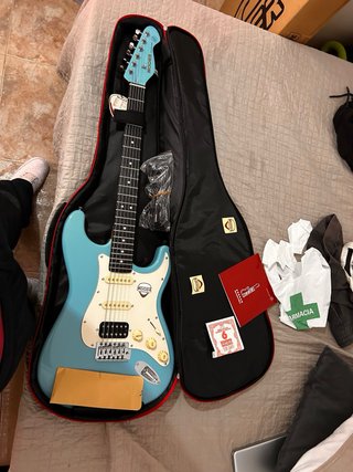 Guitarra Eléctrica MOOER AZUL AMP PAN15w