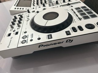 Pioneer XDJ-XZ White Edición Limitada