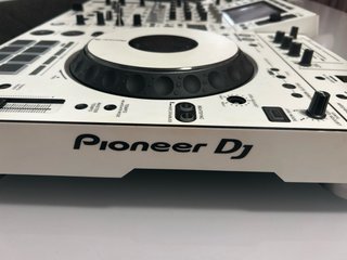 Pioneer XDJ-XZ White Edición Limitada