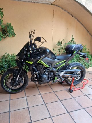 Kawasaki Z900E 2022 Negra/verde