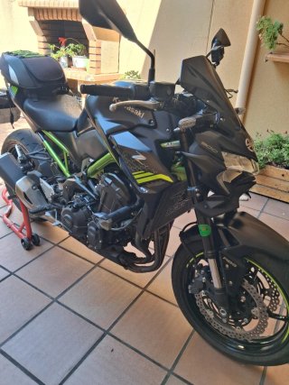 Kawasaki Z900E 2022 Negra/verde