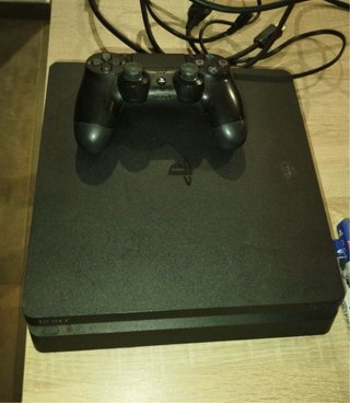 PS4 Slim 1 TB Negra + Mando