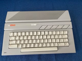 Atari 130XE con scatola e manuali