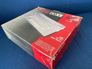 Atari 130XE con scatola e manuali