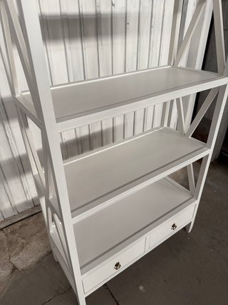 Estantería de madera maciza blanca