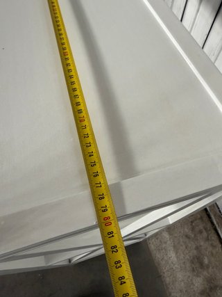 Estantería de madera maciza blanca
