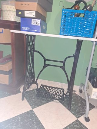 Mesa antigua máquina coser mármol