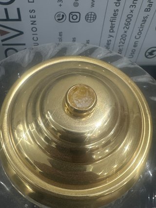 Jarrón de cristal y metal dorado