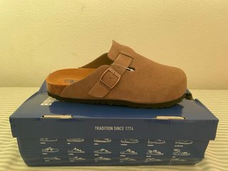 Zuecos de verano marrones. Talla 40