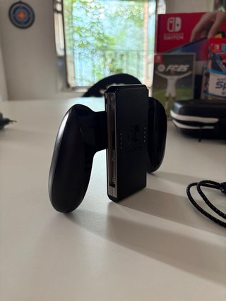 Nintendo Switch OLED + 3 giochi + custodia portatile