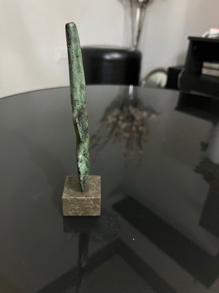 Figura de bronce estilo griego