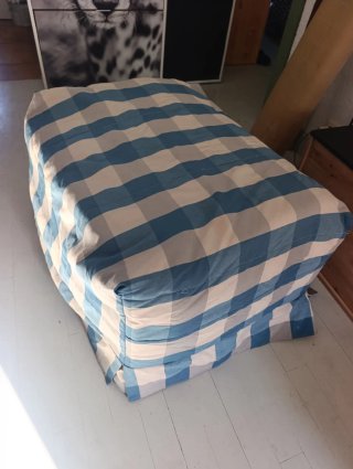 Cama plegable rosa y negra
