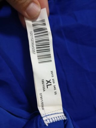 Camiseta azul con cremallera