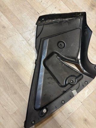 Tapa Lateral BMW F800ST Hesketh Racing