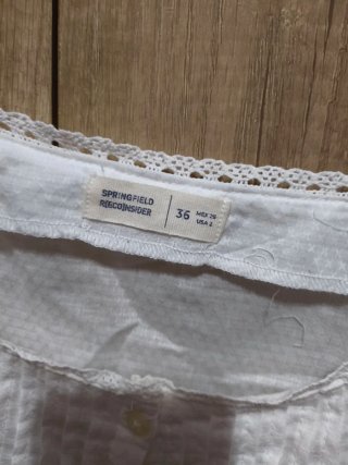 Blusa blanca con botones
