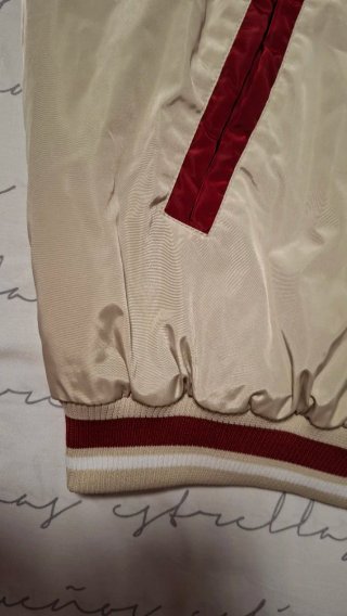 Cazadora Bershka Talla XL Beige y Roja