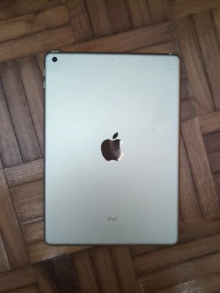 iPad 5ta Gen 128GB Dorado + Caja y Case protector