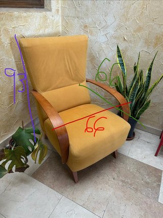 Dos sillones tapizados tela y madera