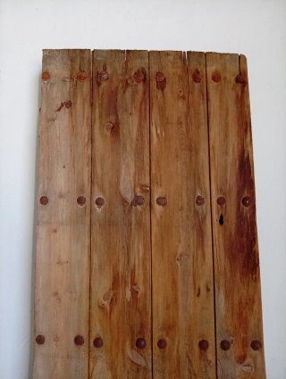 Puerta madera rústica con clavos 167x78cm
