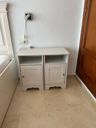 Comodini bianchi in legno